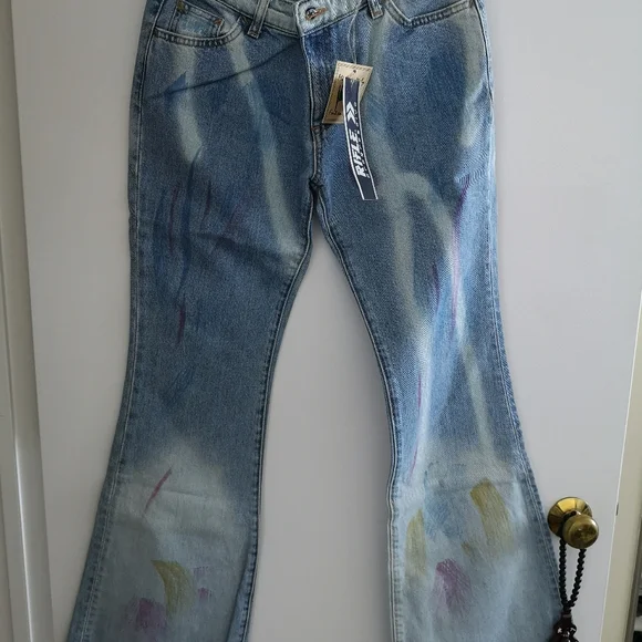 Jean - Picture 2 of 2